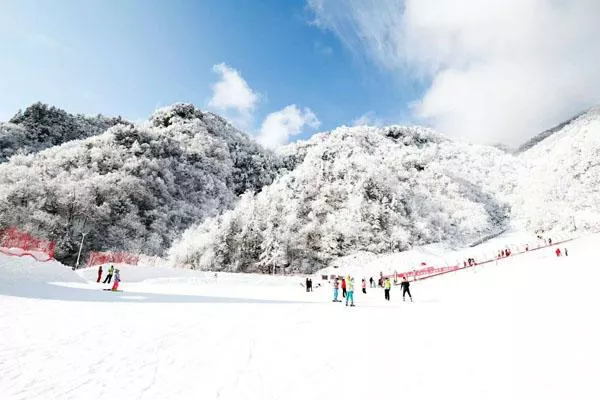 神農架滑雪場有幾
個 神農架滑雪場開放時間2021