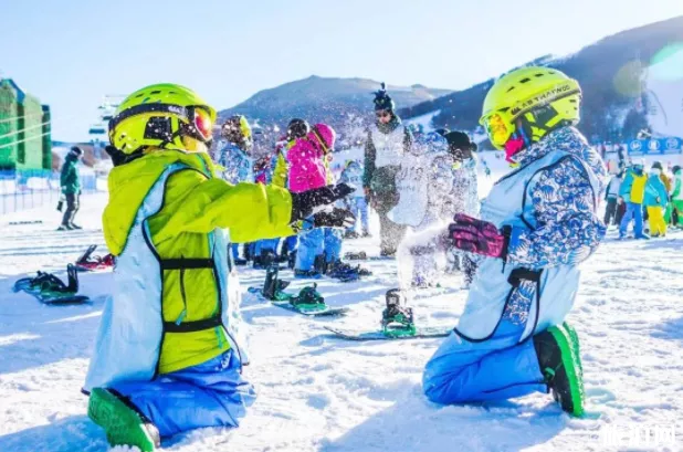 兒童滑雪裝備有哪些 兒童平衡車滑雪危險嗎 兒童滑雪裝備有哪些 兒童平衡車滑雪危險嗎