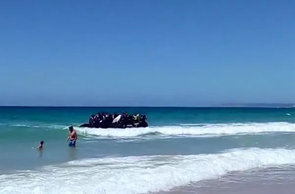 西班牙卡迪斯沙灘遇見北非難民 西班牙卡迪斯沙灘遇見北非難民